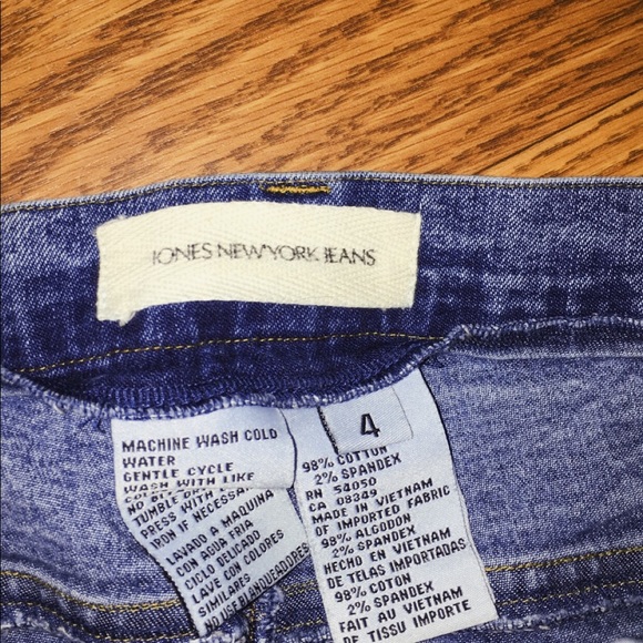 MOM JEANS! - Picture 4 of 4